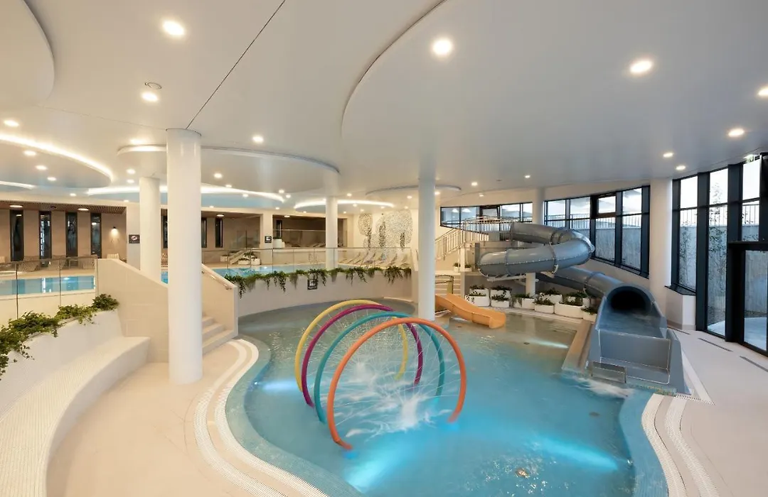 Polanki Aqua Apartment With Parking By Renters Prestige-1