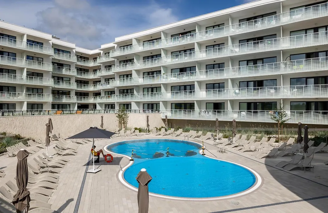 Polanki Aqua Apartment With Parking By Renters Prestige-1