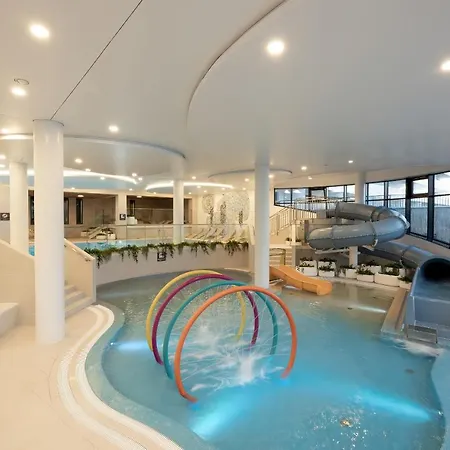 Polanki Aqua Apartment With Parking By Renters Prestige-3